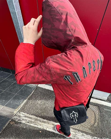 trapstar windbreaker irongate.